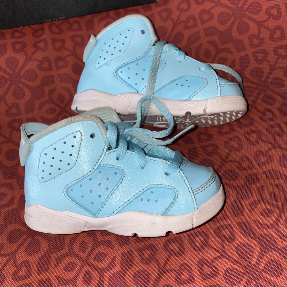 📦Baby Blue Jordans📦 - Picture 4 of 9